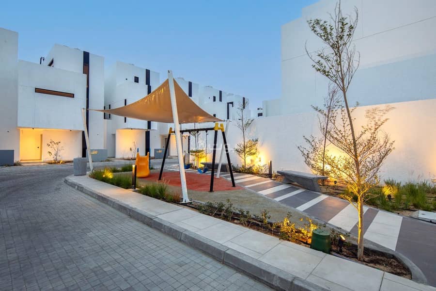 5 bedroom villa in Al Khuzama, Eastern Province 24