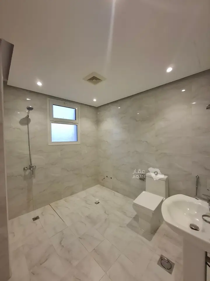5 bedroom villa in Ash Shulah, Eastern Province 8