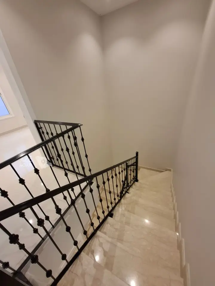 5 bedroom villa in Ash Shulah, Eastern Province 10