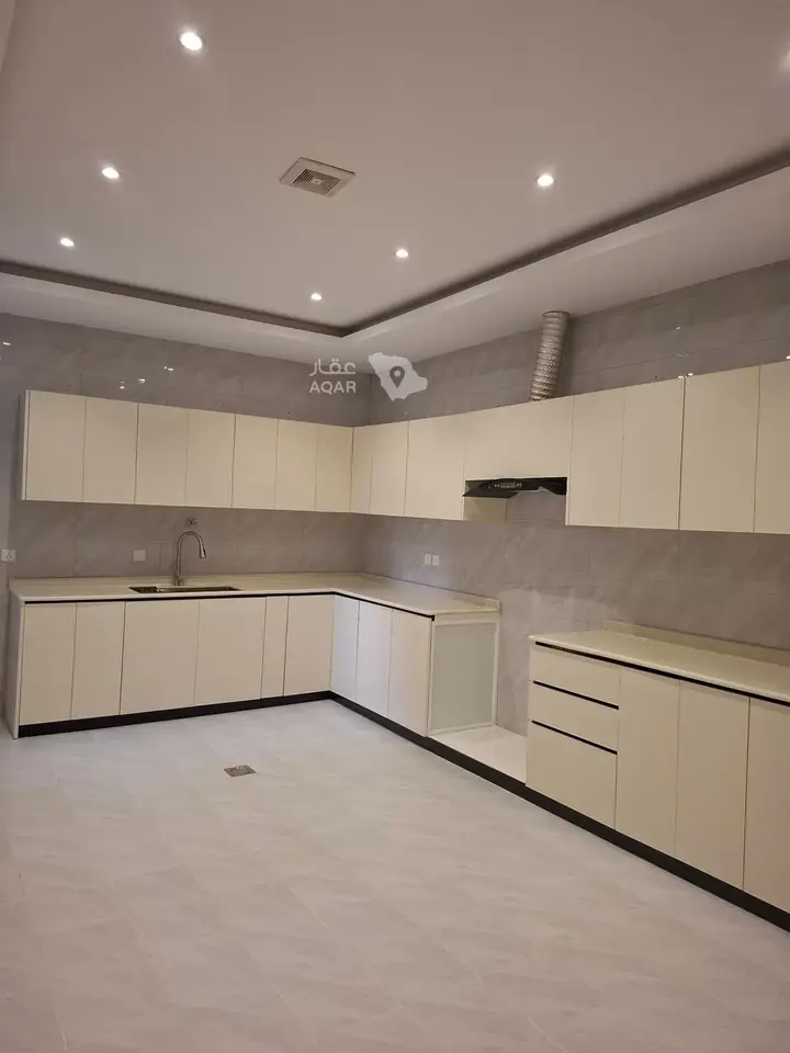 5 bedroom villa in Ash Shulah, Eastern Province 13