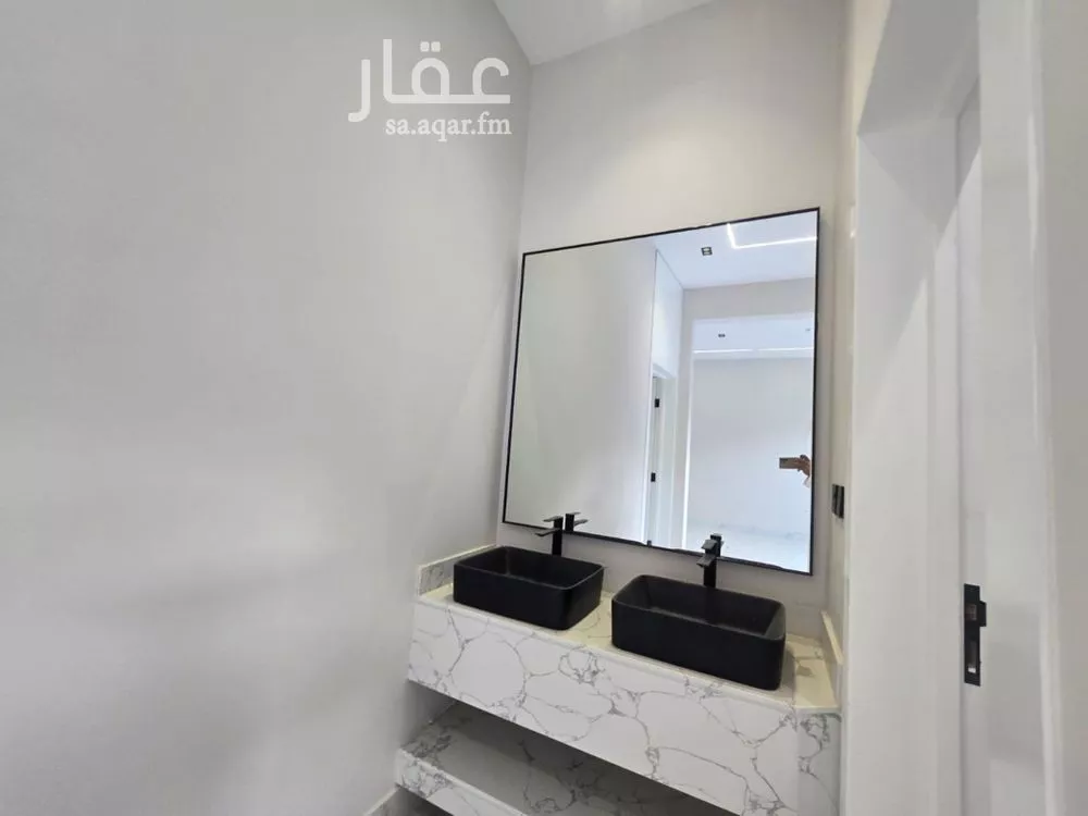 4 bedroom villa in Shubra, Riyadh 10