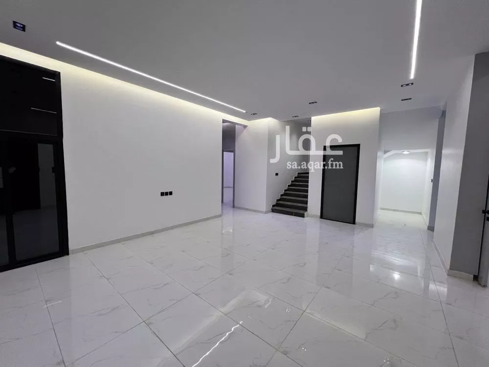 4 bedroom floor in Al Janadriyah 11