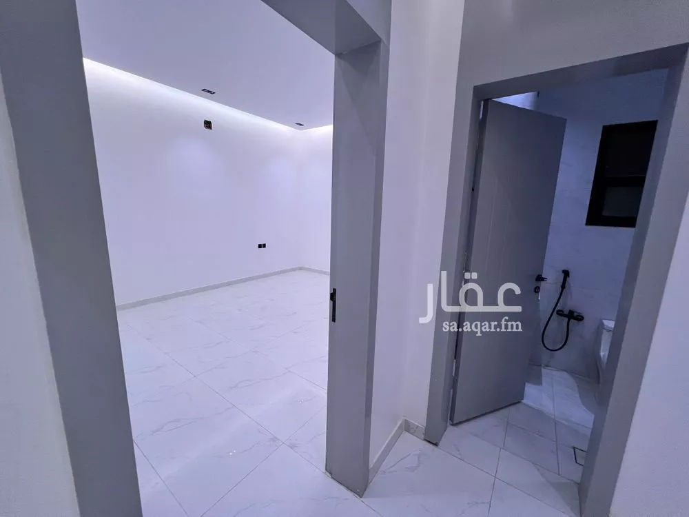 4 bedroom floor in Al Janadriyah 13