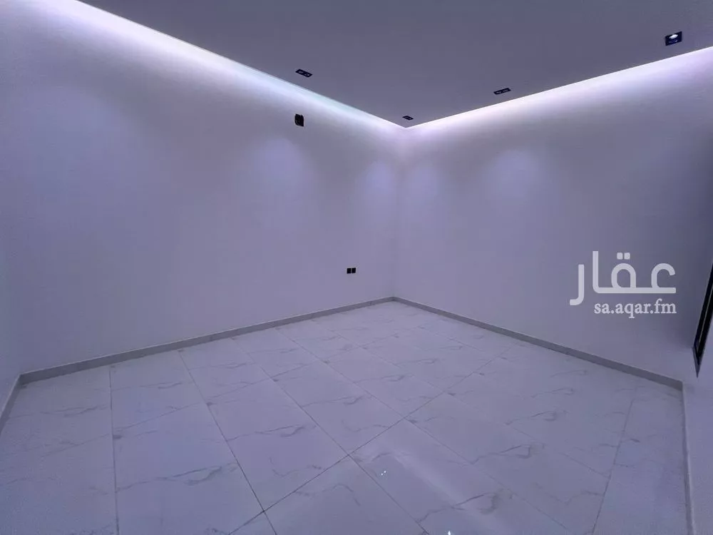 4 bedroom floor in Al Janadriyah 17