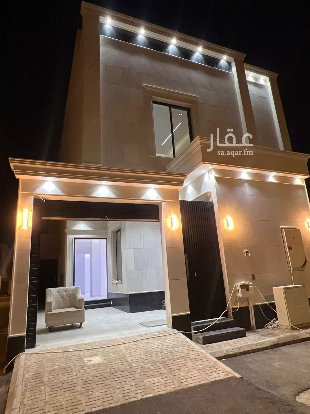 4 bedroom floor in Al Janadriyah 3
