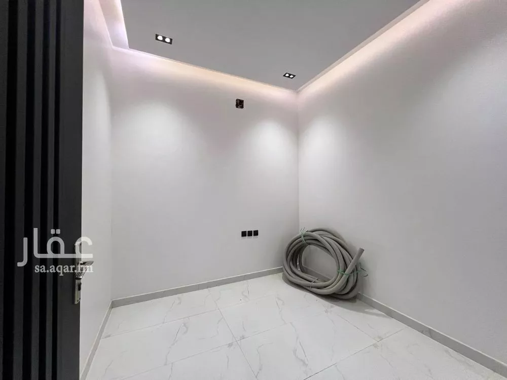 4 bedroom floor in Al Janadriyah 5