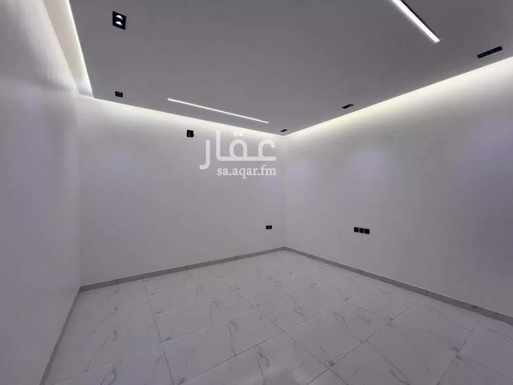 4 bedroom floor in Al Janadriyah 6