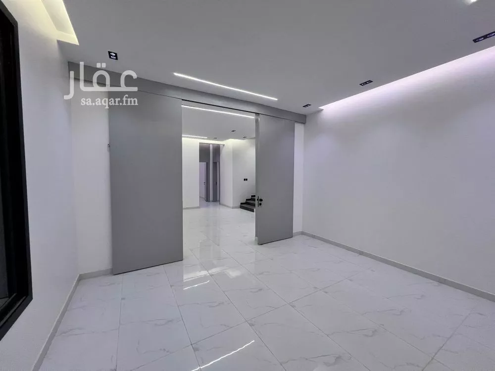 4 bedroom floor in Al Janadriyah 9