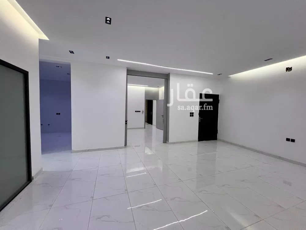4 bedroom floor in Al Janadriyah 10