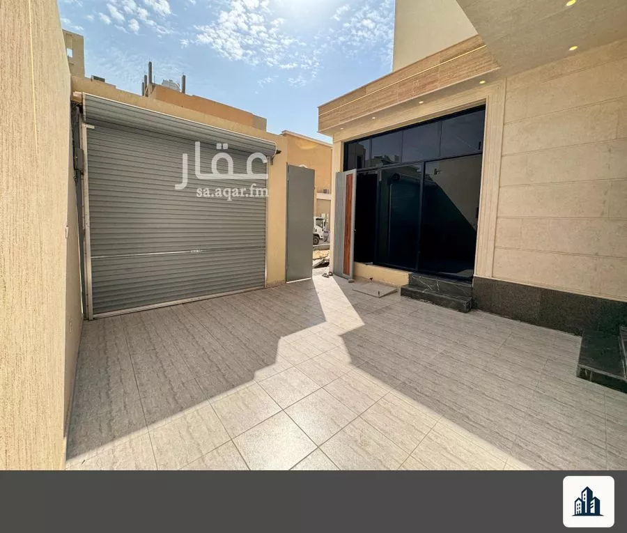 4 bedroom floor in Al Janadriyah 11