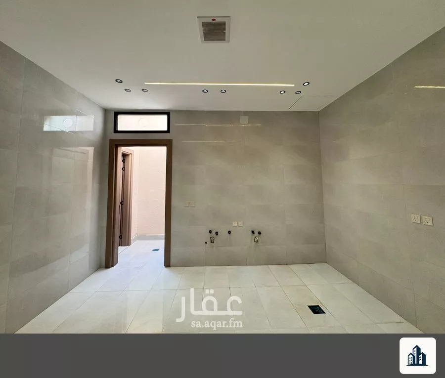 4 bedroom floor in Al Janadriyah 15