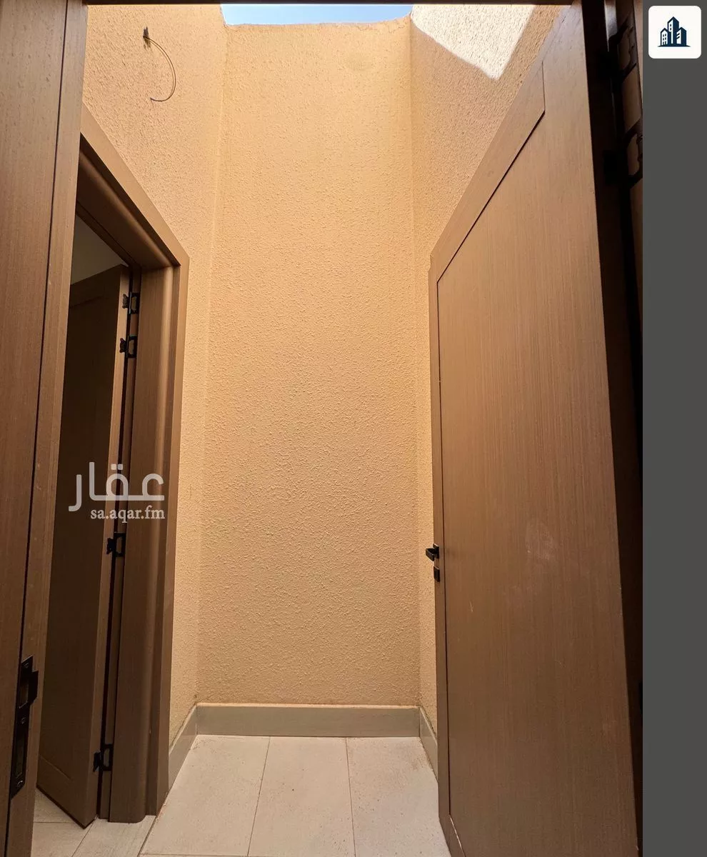 4 bedroom floor in Al Janadriyah 17