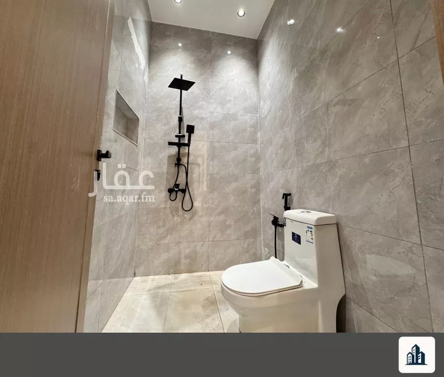 4 bedroom floor in Al Janadriyah 9
