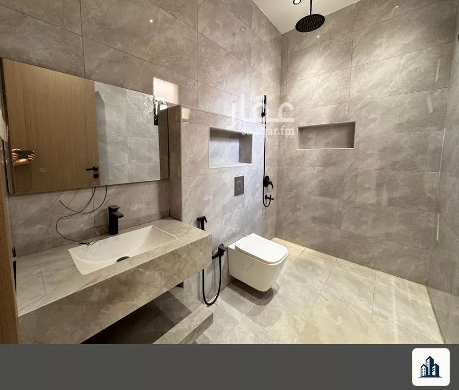 4 bedroom floor in Al Janadriyah 10