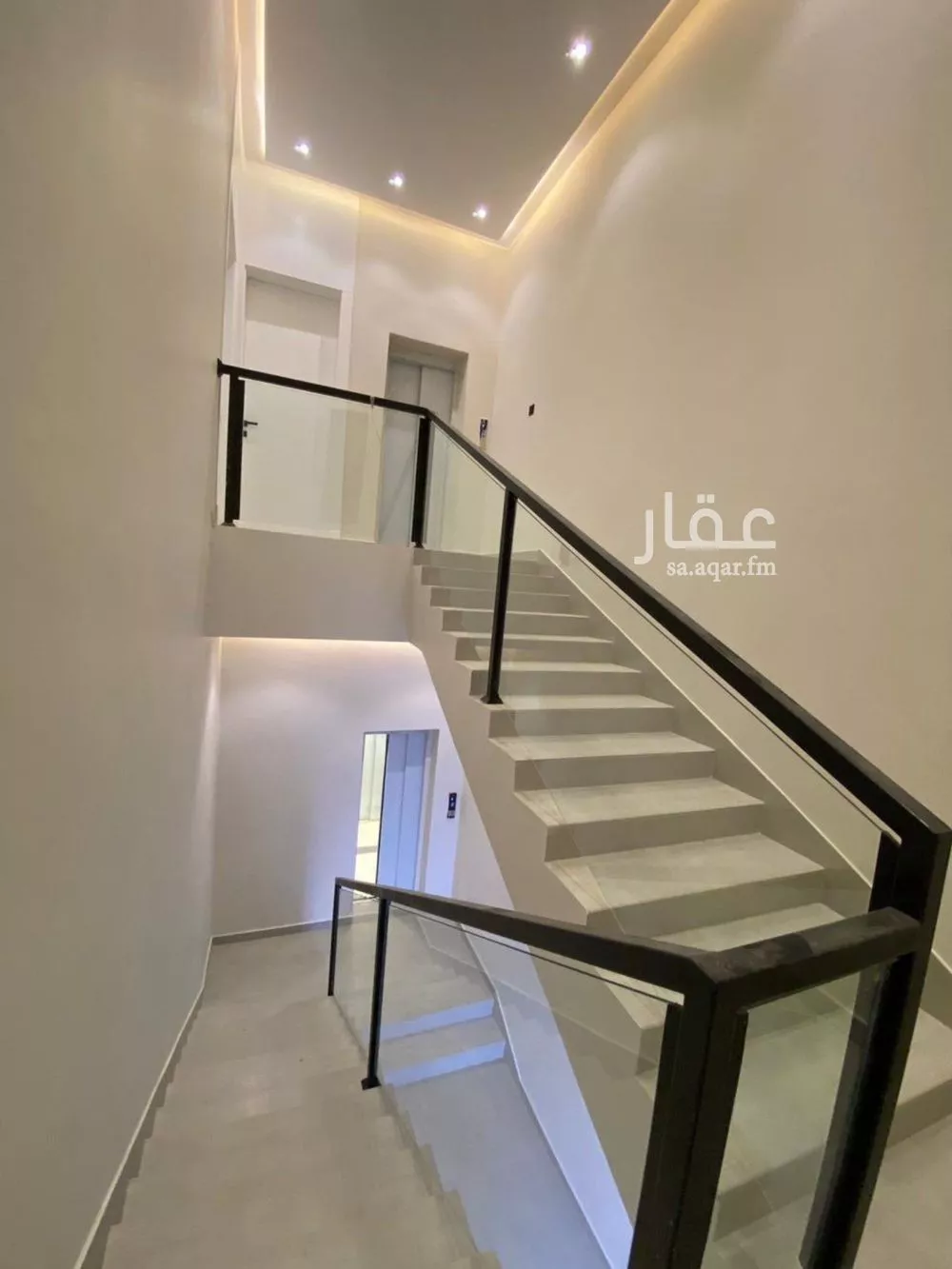 5 bedroom floor in Al Janadriyah 2