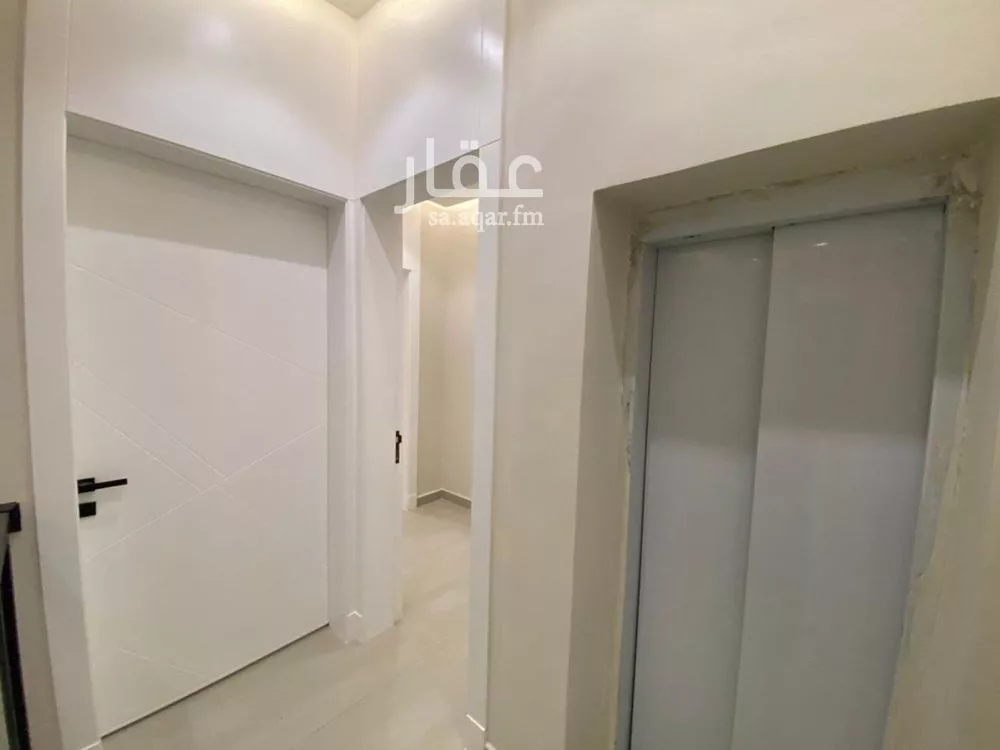 5 bedroom floor in Al Janadriyah 3