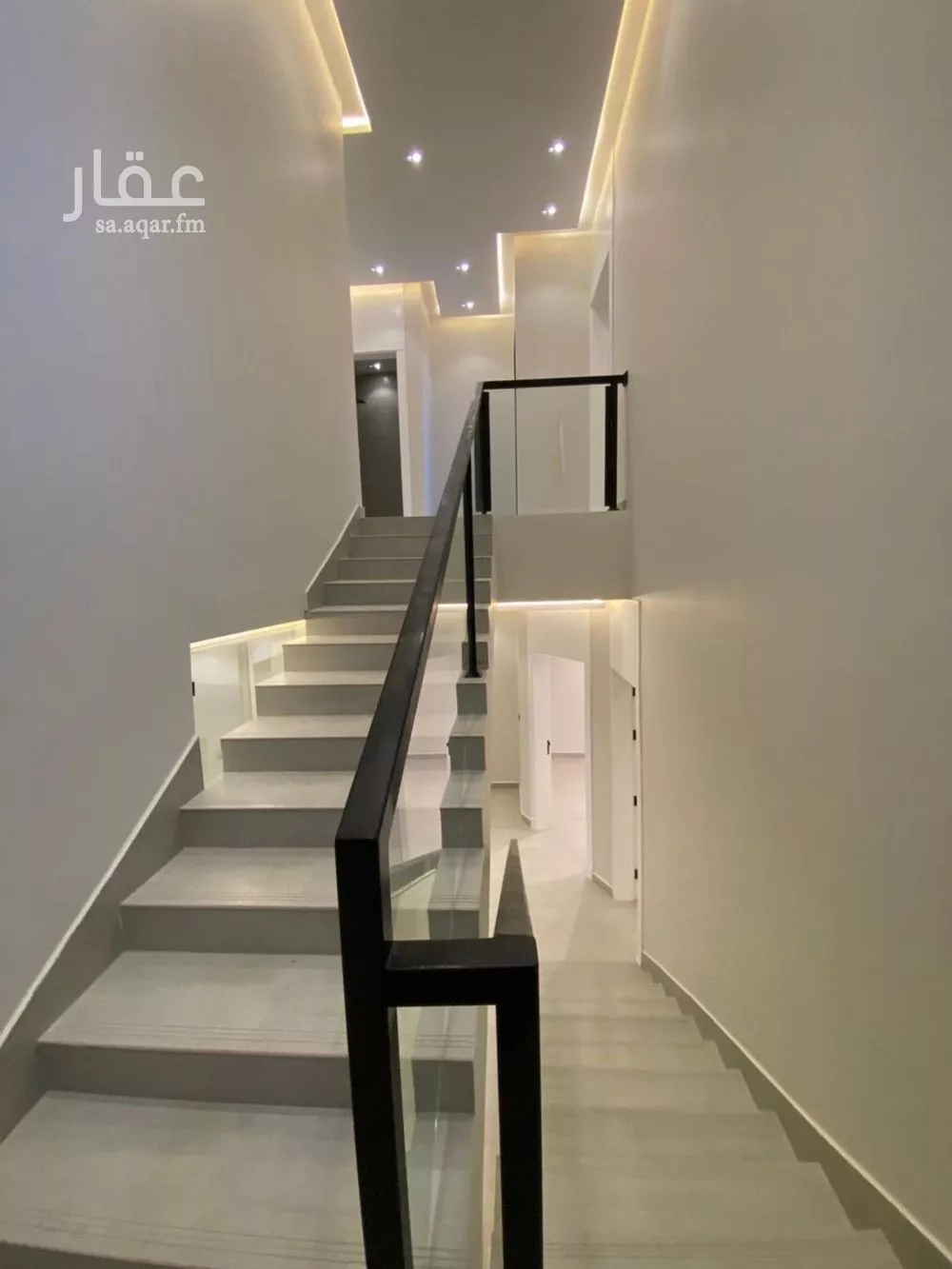 5 bedroom floor in Al Janadriyah 5
