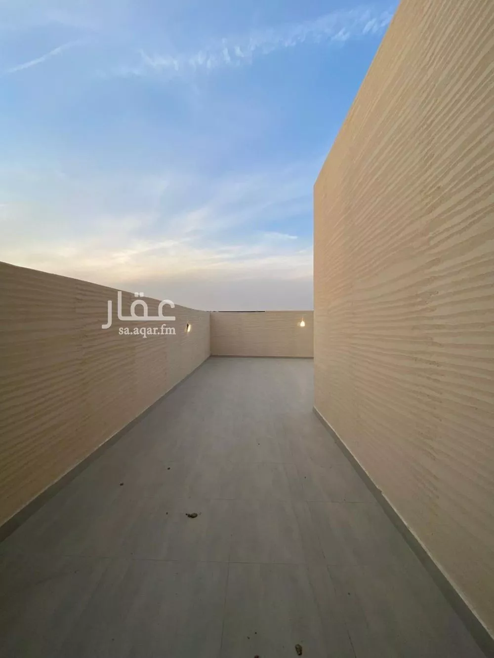 5 bedroom floor in Al Janadriyah 9