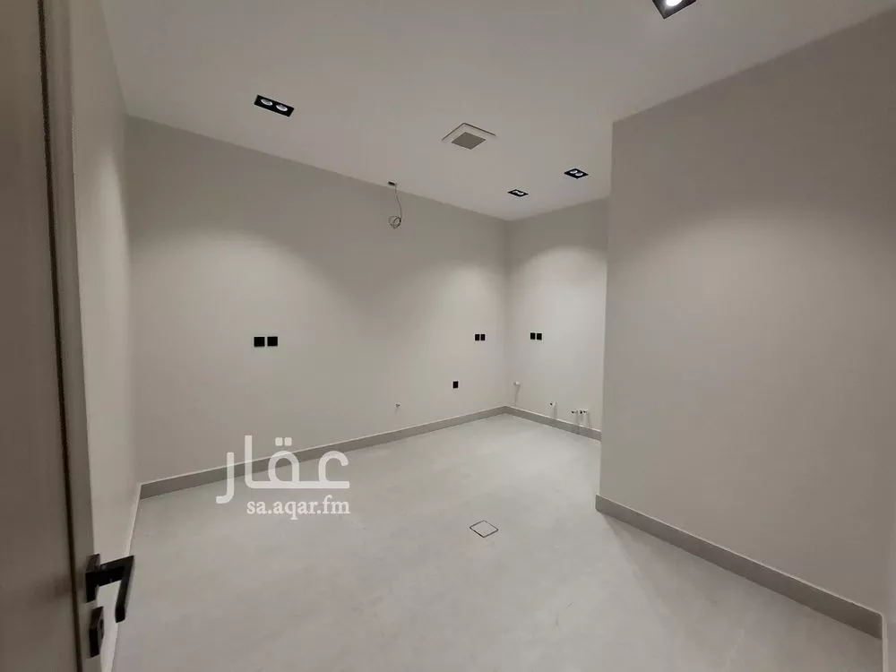دور 4 غرف في السويدي 14