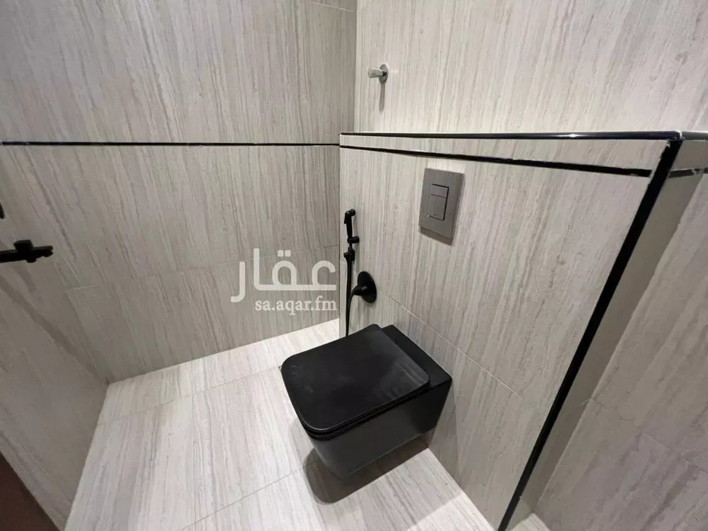 5 bedroom floor in Al Khaleej 8