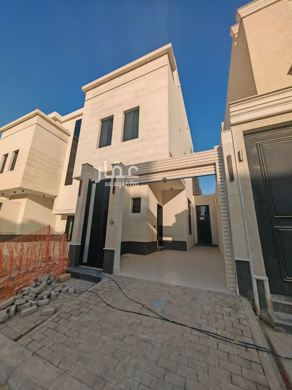 4 bedroom floor in Dhahrat Namar 2