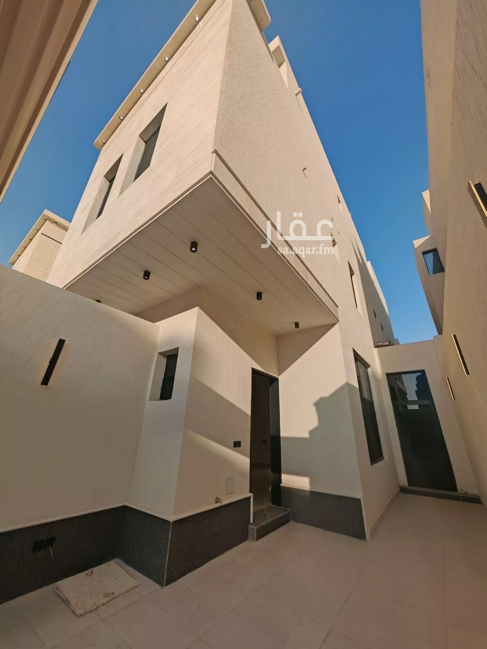 4 bedroom floor in Dhahrat Namar 4