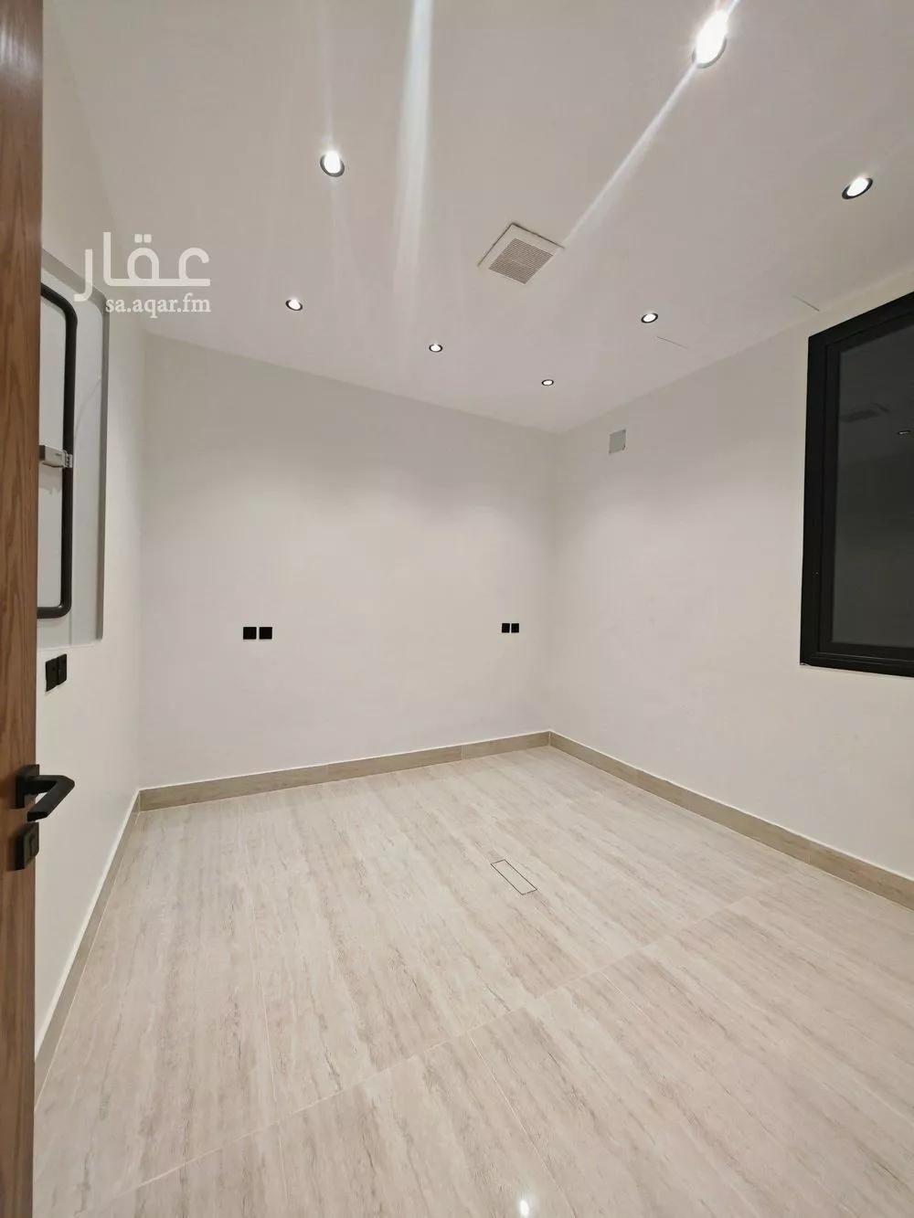 4 bedroom floor in Dhahrat Namar 7
