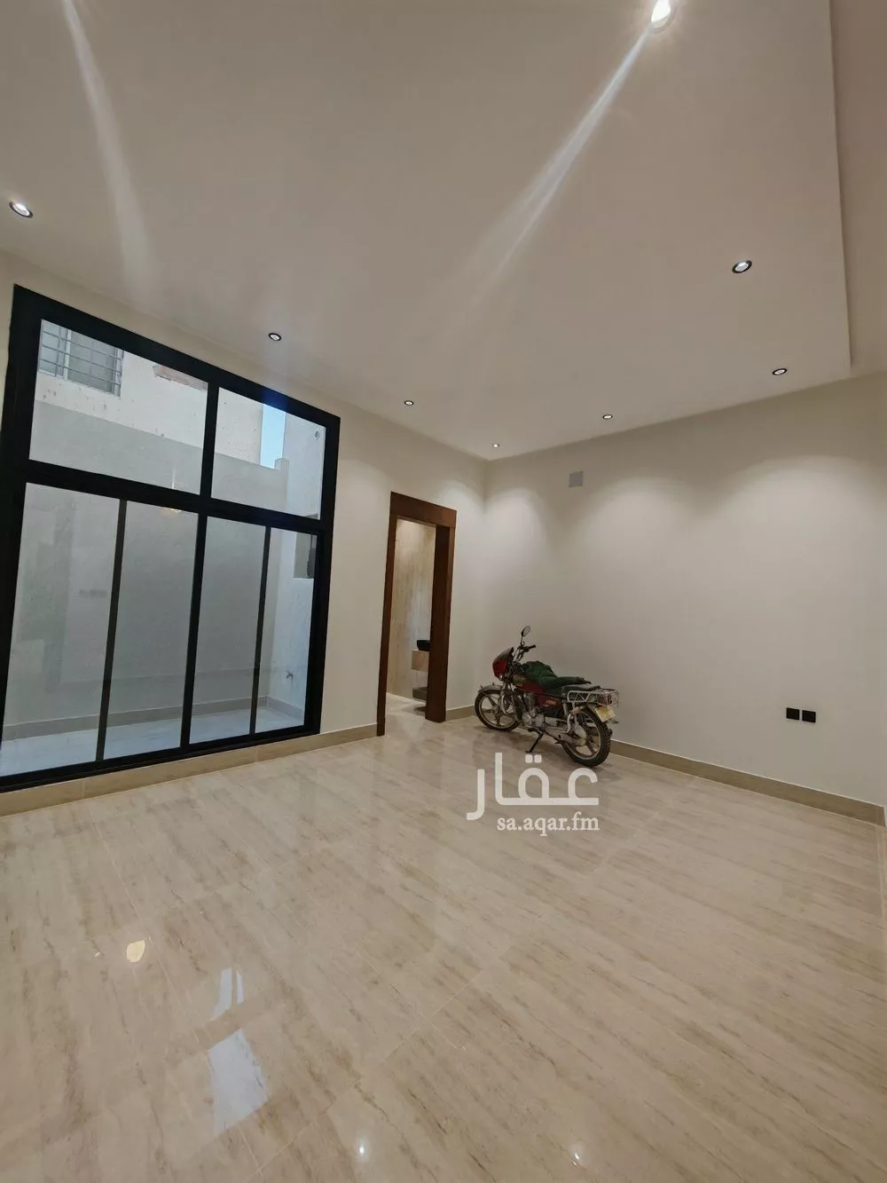 4 bedroom floor in Dhahrat Namar 8