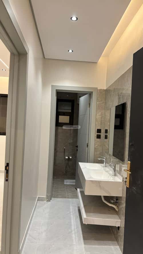 3 bedroom apartment in Dhahrat Laban 1