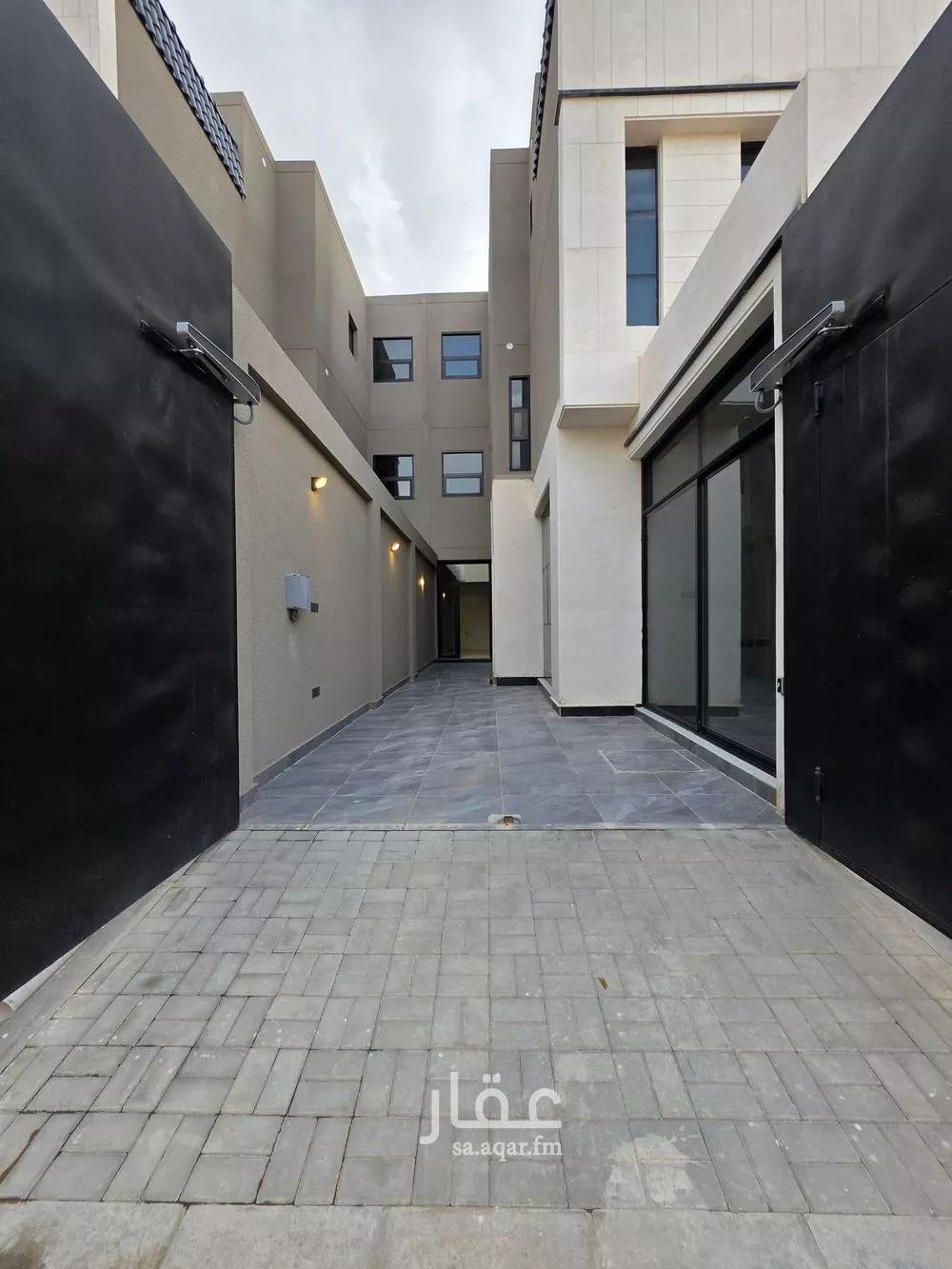 5 bedroom floor in Al Maizilah 2