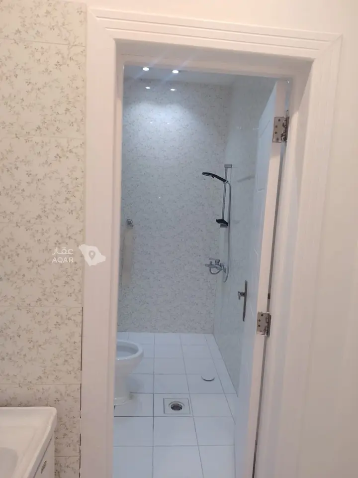 3 bedroom apartment in Ishbiliyah, Riyadh 4