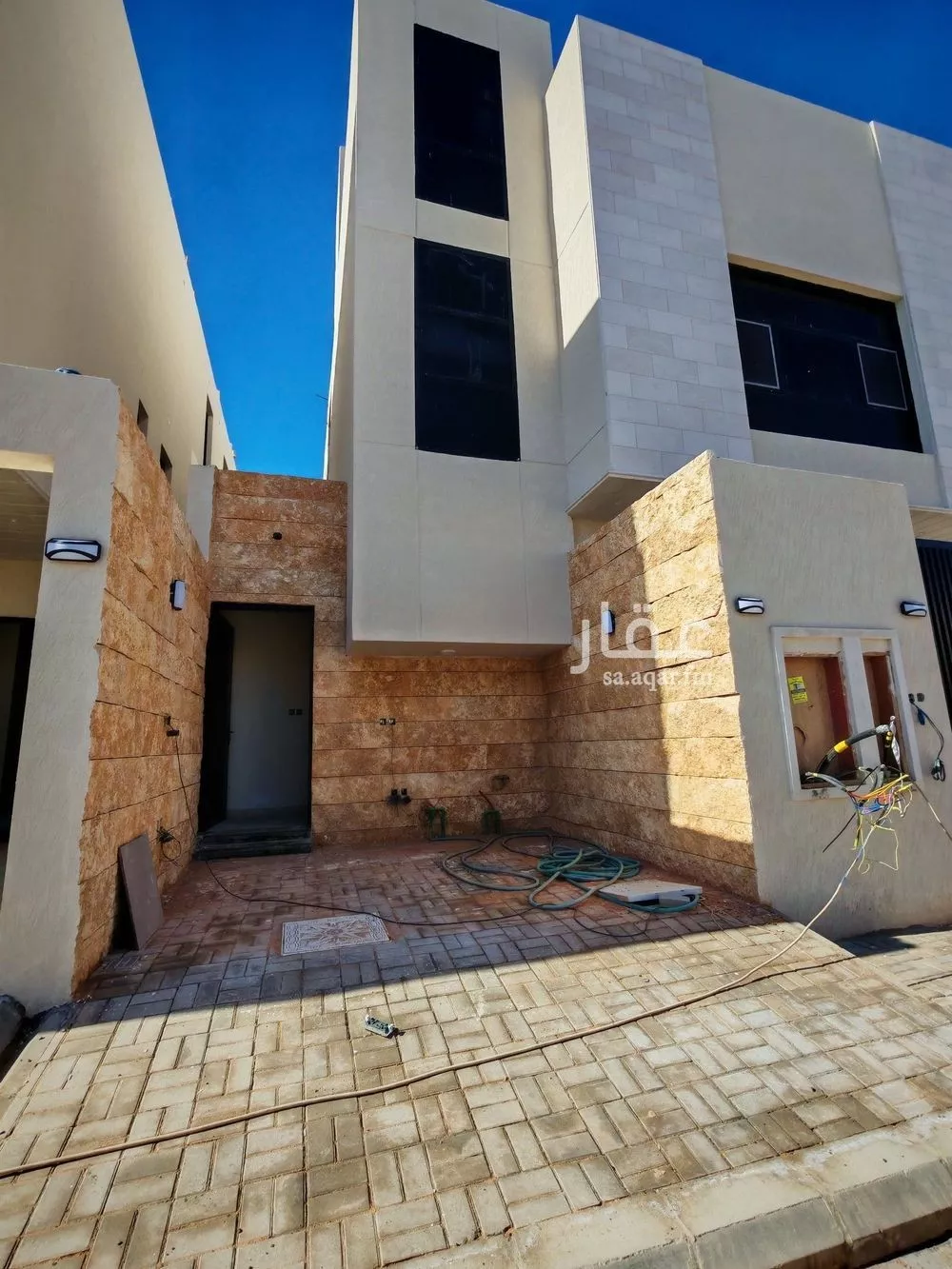 5 bedroom floor in Al Khaleej 2