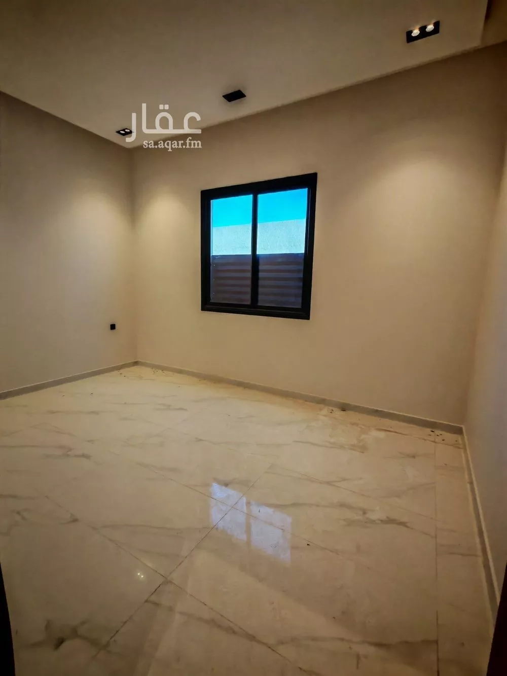 5 bedroom floor in Al Khaleej 9