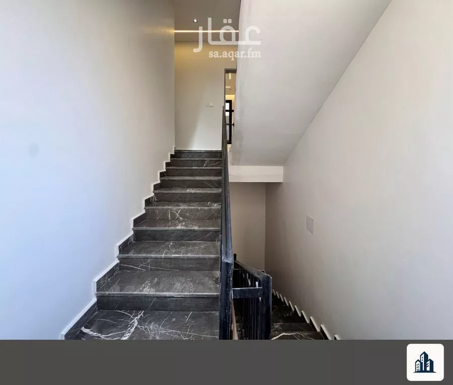 4 bedroom floor in Al Janadriyah 2