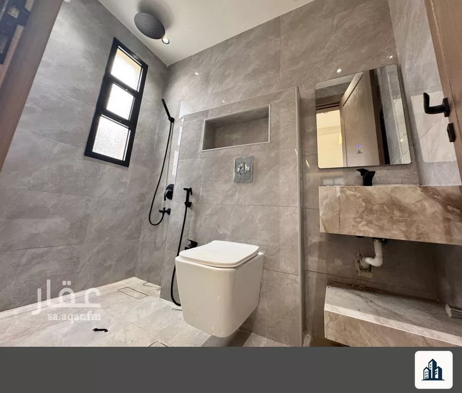 4 bedroom floor in Al Janadriyah 9