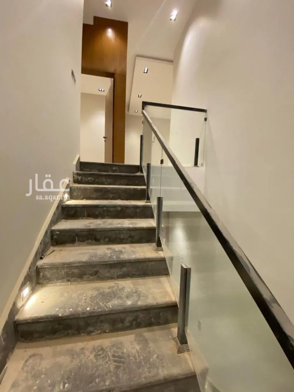 5 bedroom floor in Al Khaleej 8