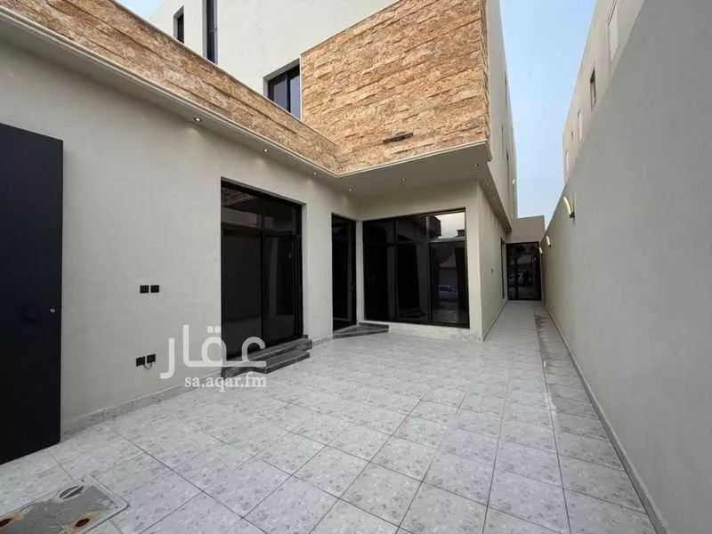 4 bedroom floor in Ishbiliyah 17