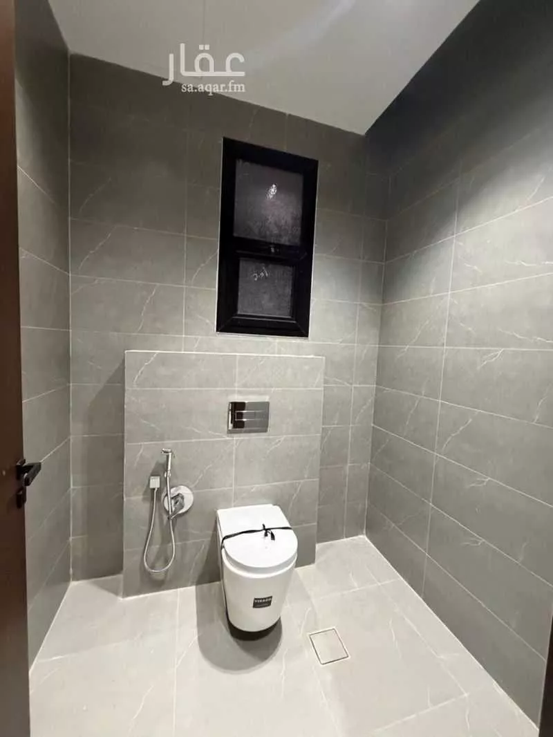 4 bedroom floor in Ishbiliyah 10