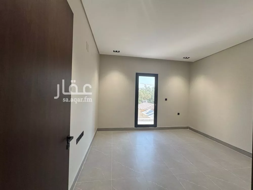 4 bedroom floor in Ishbiliyah 13