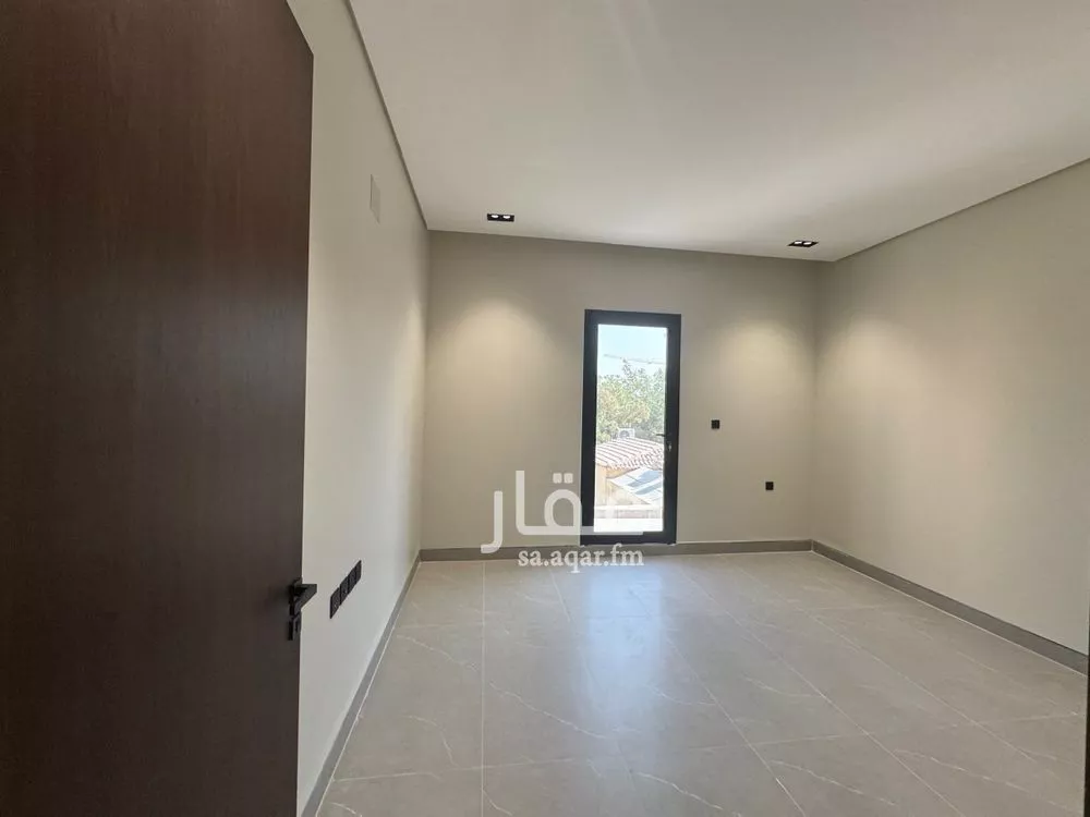 4 bedroom floor in Ishbiliyah 14