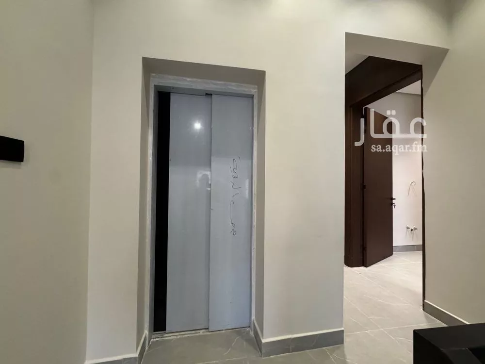 4 bedroom floor in Ishbiliyah 5