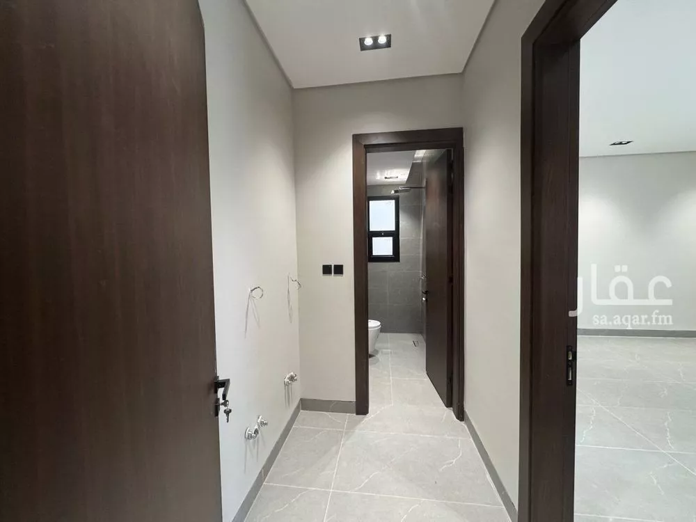 4 bedroom floor in Ishbiliyah 9