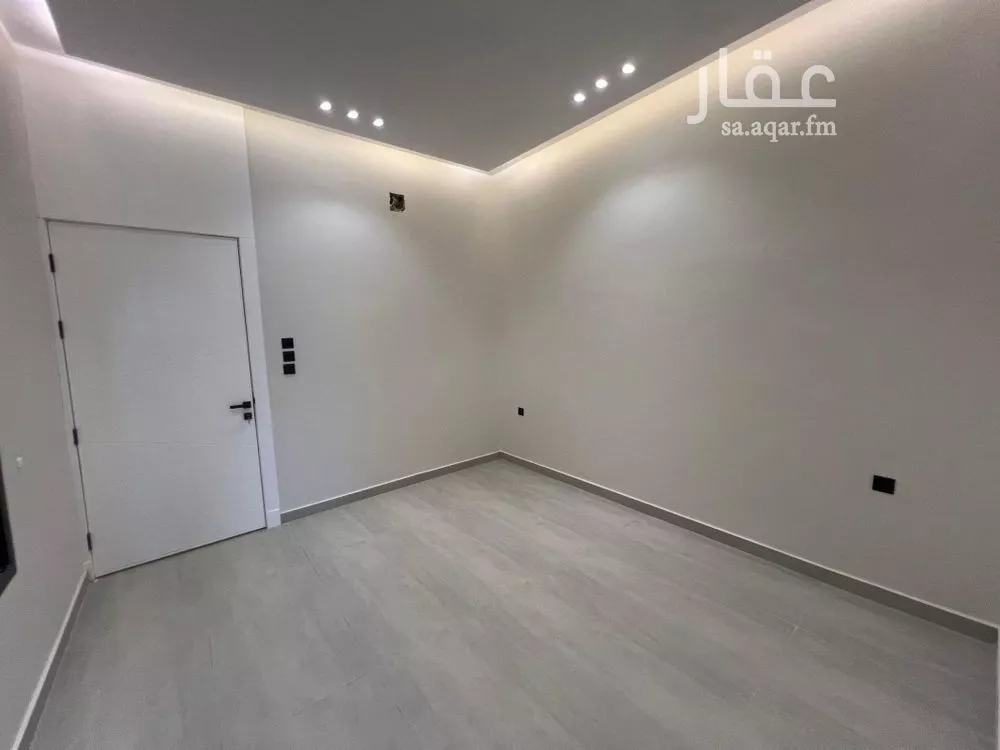 4 bedroom floor in Al Janadriyah 11