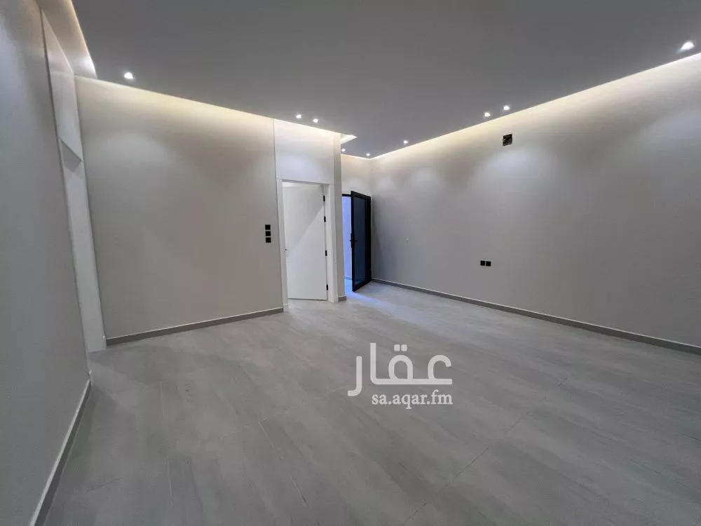 4 bedroom floor in Al Janadriyah 9