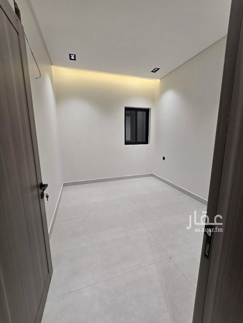 دور 4 غرف في السويدي 7