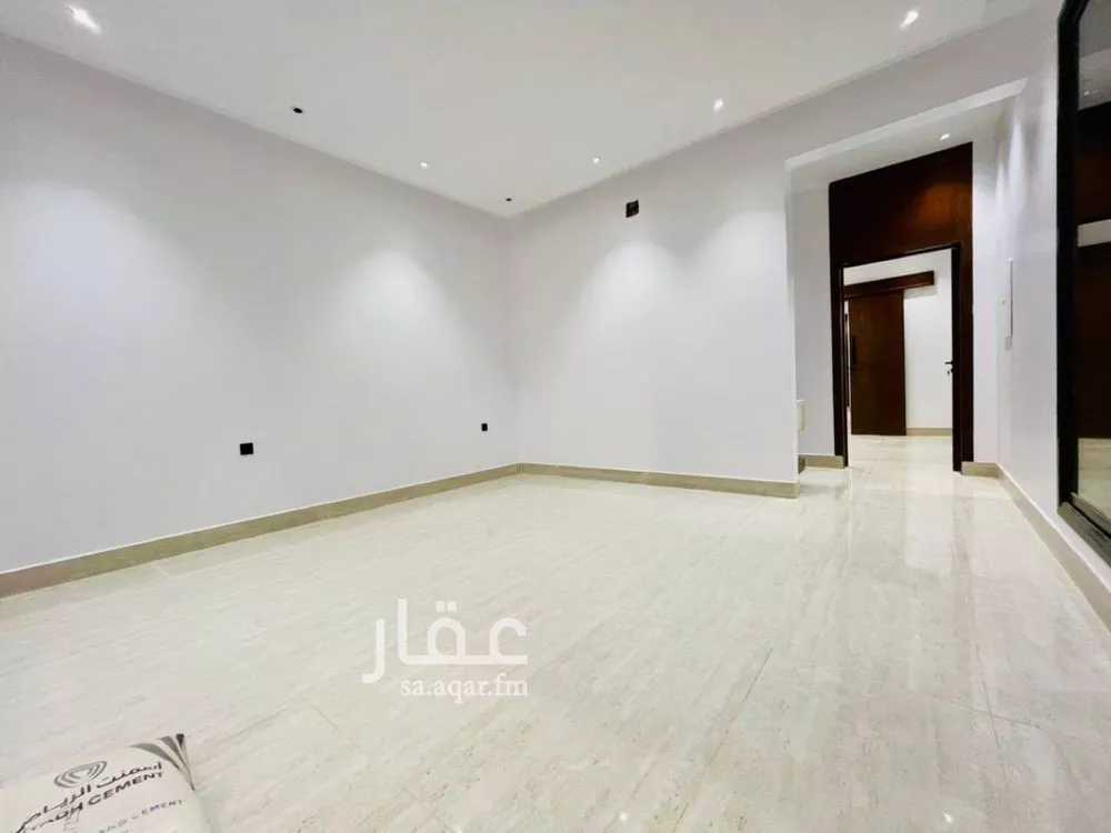 4 bedroom floor in Tuwaiq 7
