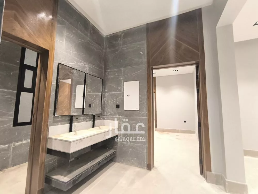 3 bedroom floor in Al Uraija Al Gharbiyah 4