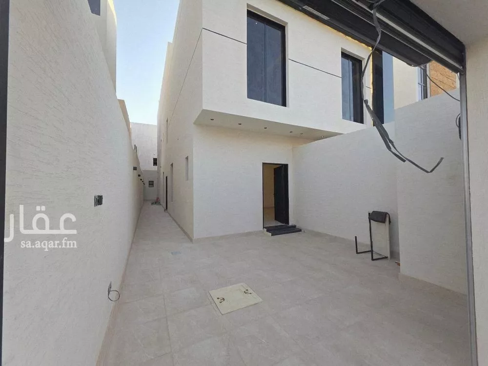 5 bedroom floor in Badr 3