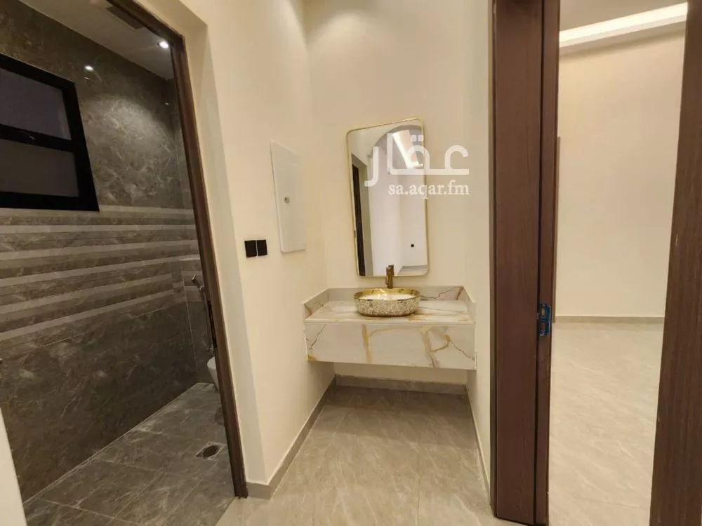 5 bedroom floor in Badr 8