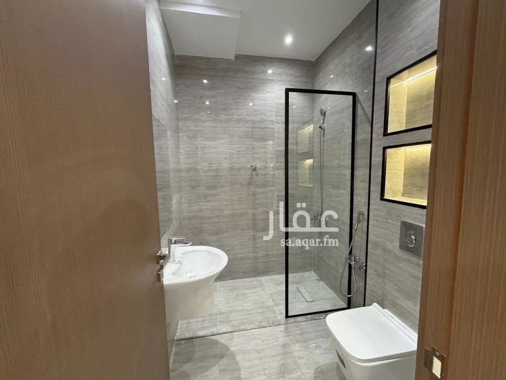 4 bedroom floor in Al Rimal 9